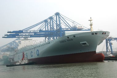 中国货船苏伊士运河遇袭 3名疑犯持机关枪射击